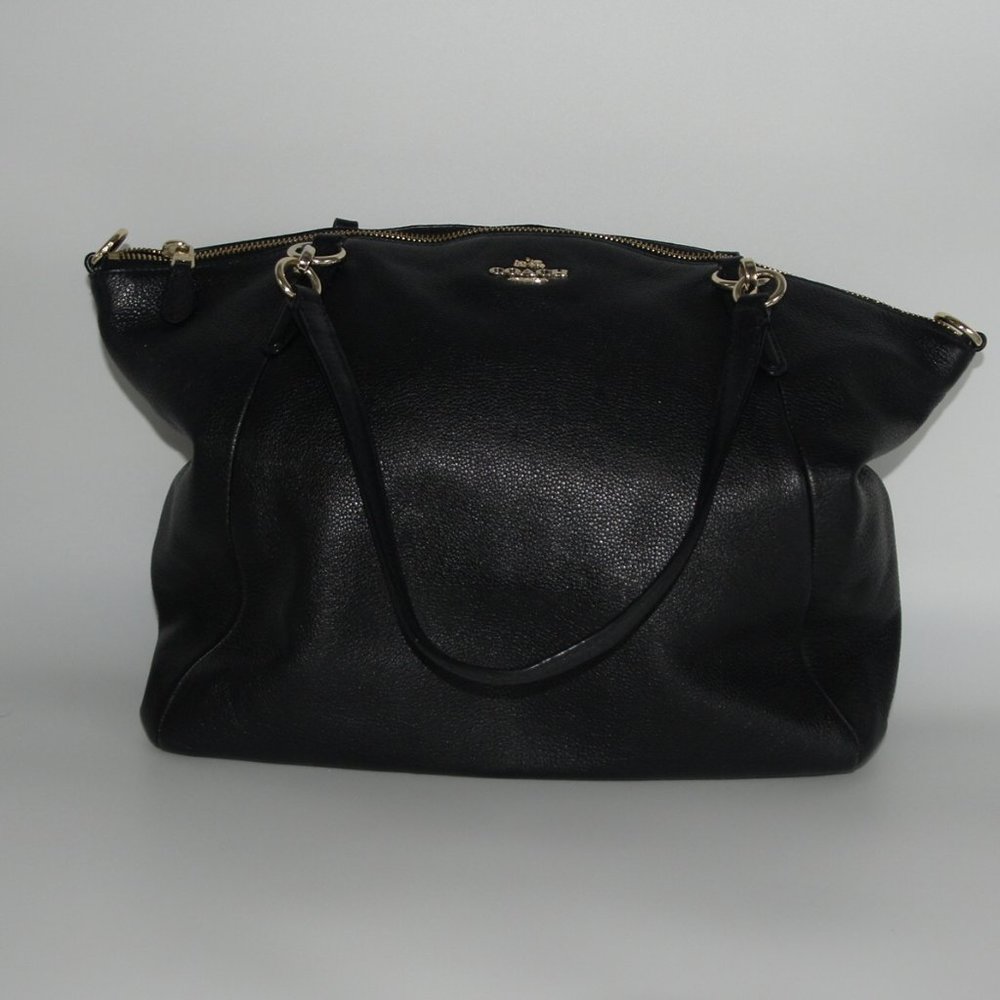 COACH PURSE. LOOKS NEW